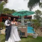 Os noivos aproveitando o sucesso